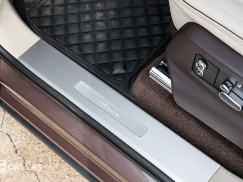 Used 2024 Bentley Bentayga Azure image 21