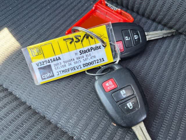 Used 2013 Toyota RAV4 XLE AWD/4WD image 9