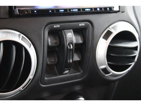 Used 2014 Jeep Wrangler Unlimited Rubicon w/ Connectivity Group image 24