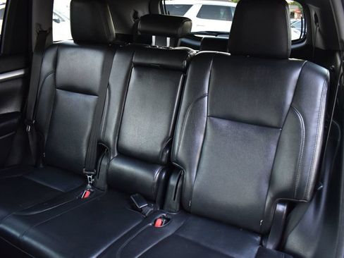 Used 2014 Toyota Highlander LE FWD image 18