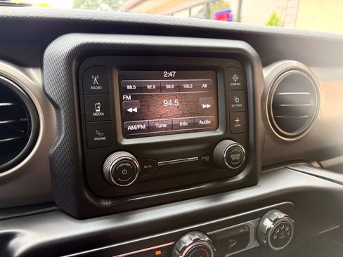 Used 2020 Jeep Wrangler Unlimited Sport S AWD/4WD image 15