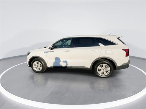 Used 2022 Kia Sorento LX image 6