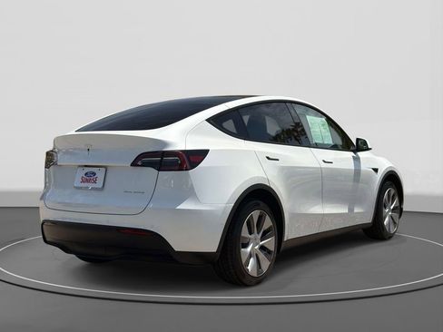 Used 2021 Tesla Model Y Long Range AWD/4WD image 4