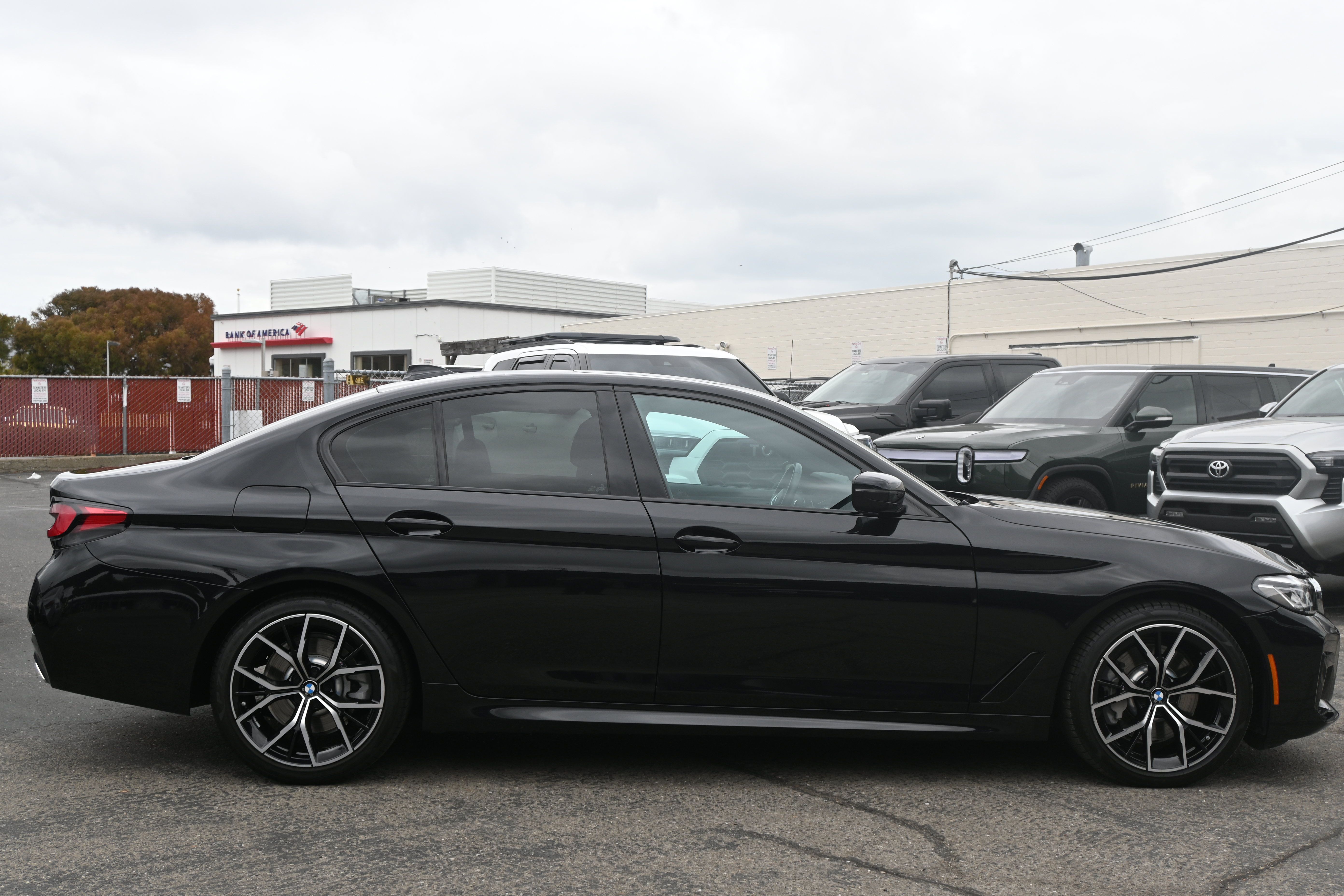 Used 2022 BMW 530i w/ M Sport Package RWD image 11