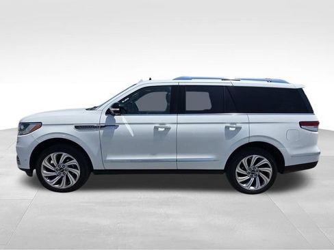 Certified 2022 Lincoln Navigator Reserve RWD image 4