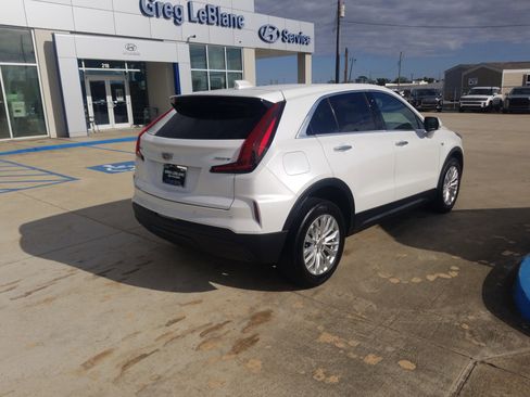 Used 2024 Cadillac XT4 Luxury w/ Cold Weather Package image 7