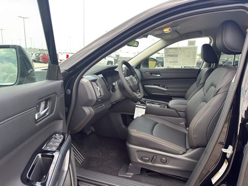 New 2026 Nissan Pathfinder SL AWD/4WD image 11