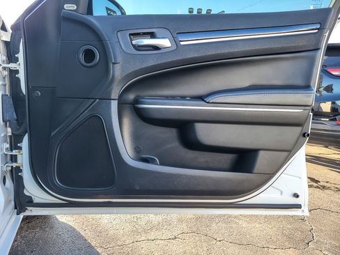 Used 2019 Chrysler 300 S image 21