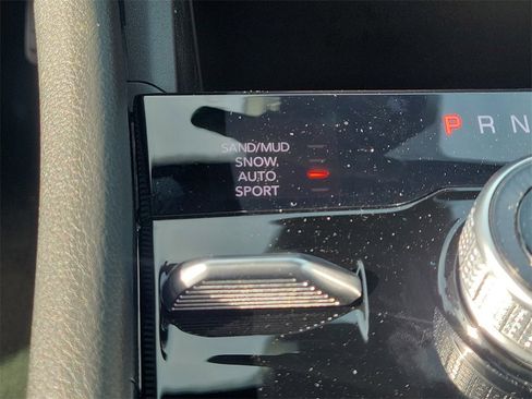 Certified 2025 Jeep Grand Cherokee Limited w/ Black Appearance Package image 29