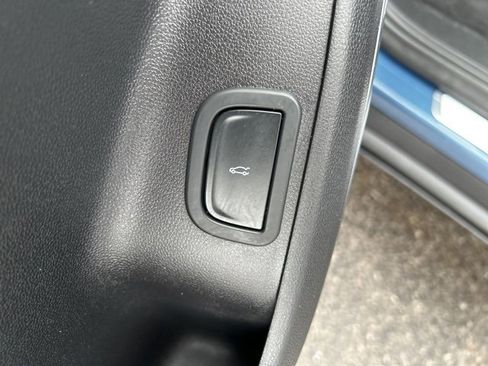 Used 2025 Buick Enclave Preferred image 15