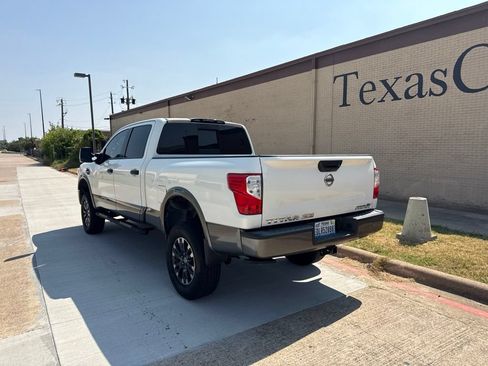 Used 2019 Nissan Titan PRO-4X AWD/4WD image 11
