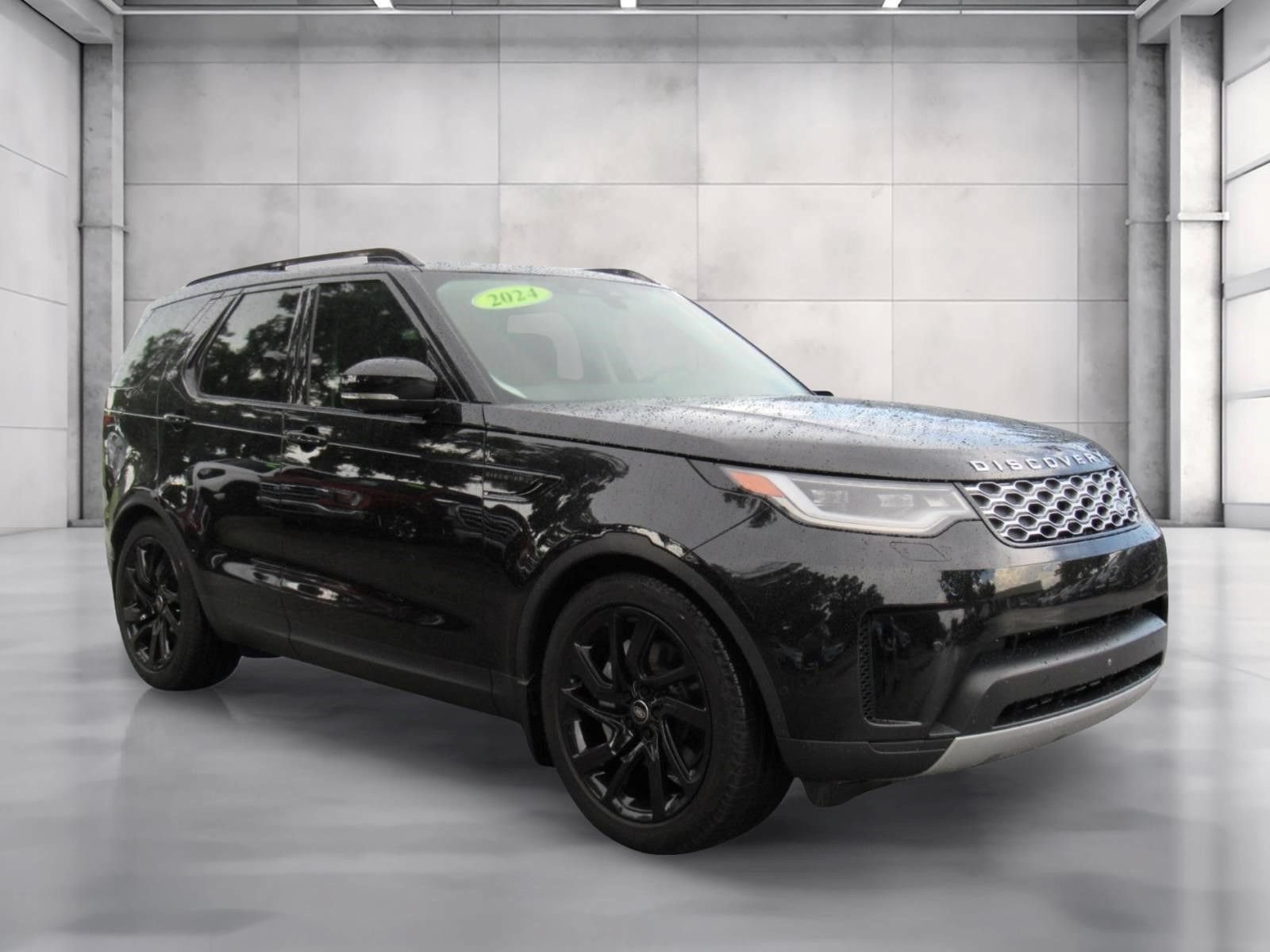 Used 2024 Land Rover Discovery S AWD/4WD image 1