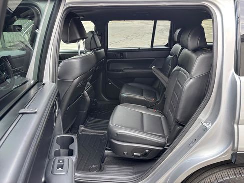 Used 2025 Hyundai Santa Fe Calligraphy AWD/4WD image 6