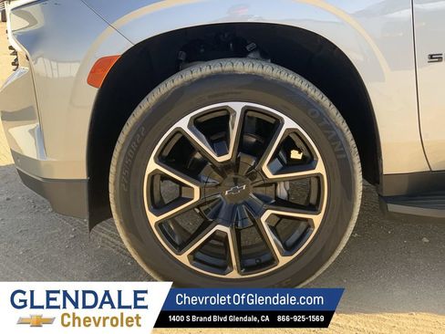 Used 2024 Chevrolet Suburban RST RWD image 31