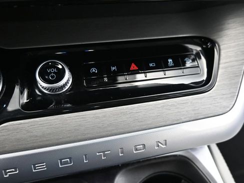 Used 2025 Ford Expedition Max Platinum AWD/4WD image 19