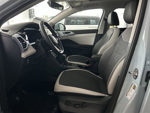 New 2026 Volkswagen Taos SE image 10