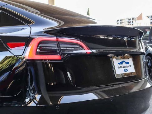 Used 2018 Tesla Model 3 Long Range image 9