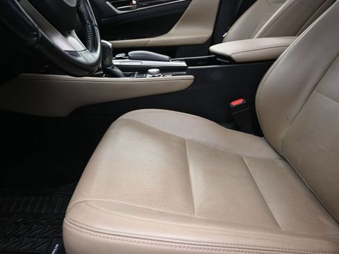 Used 2017 Lexus GS 350 w/ Preferred Accessory Package RWD image 13