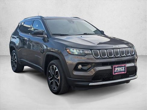 Used 2022 Jeep Compass Limited image 3