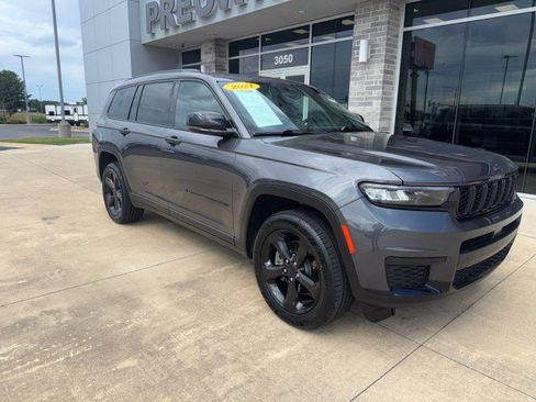 Used 2021 Jeep Grand Cherokee L Laredo RWD image 3