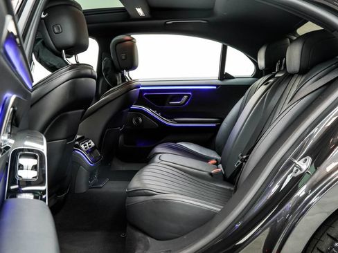 Used 2022 Mercedes-Benz S 500 4MATIC w/ AMG Line Package image 17