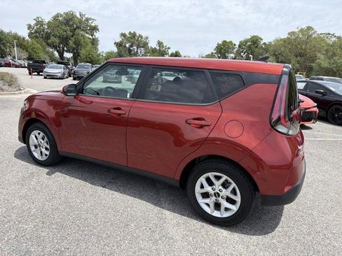 Used 2024 Kia Soul LX w/ Option Group 015 FWD image 4