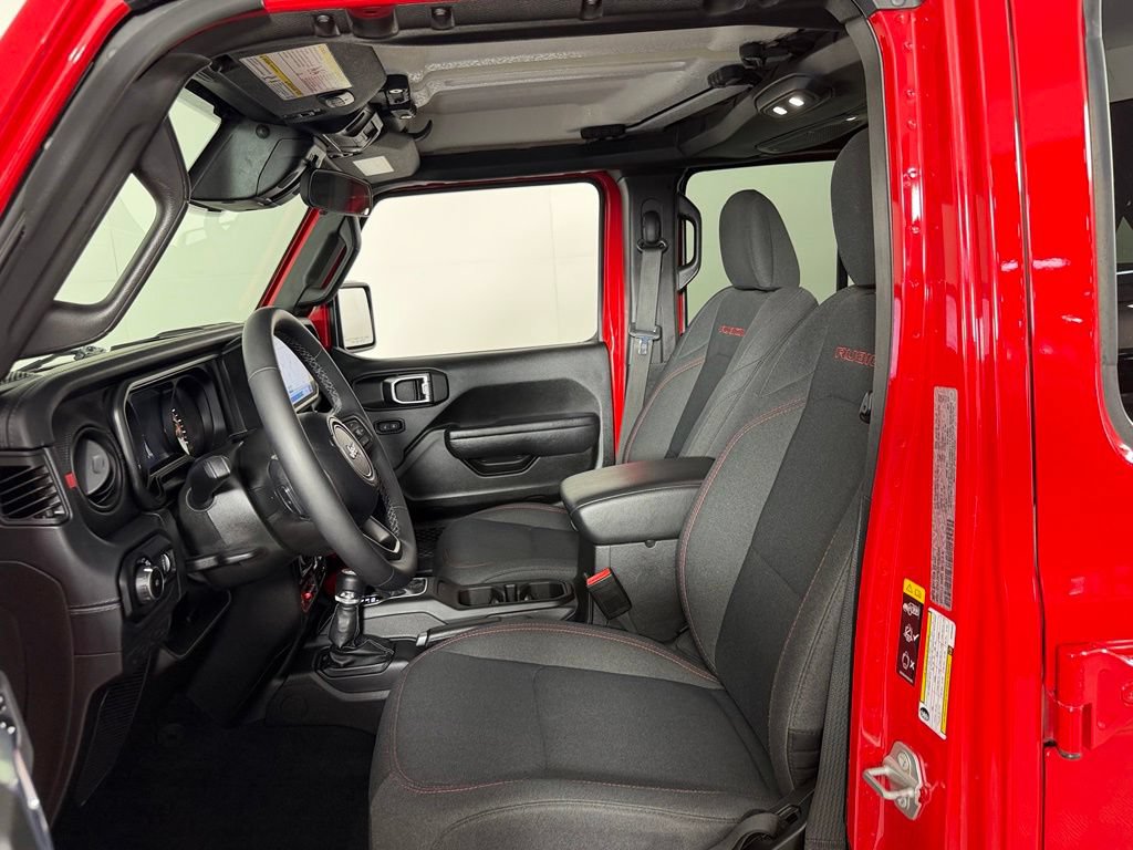 Used 2025 Jeep Wrangler Unlimited Rubicon w/ Convenience Group AWD/4WD image 23