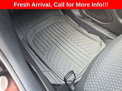 Used 2024 GMC Terrain SLE w/ Driver Convenience Package image 7