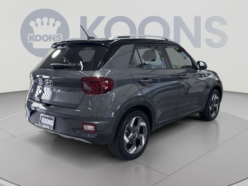 Used 2023 Hyundai Venue Limited FWD image 11