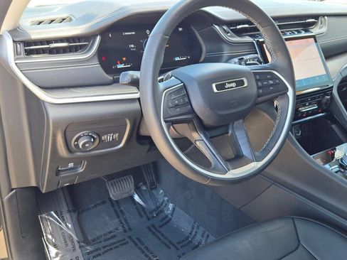 Used 2023 Jeep Grand Cherokee Limited w/ Black Appearance Package AWD/4WD image 23
