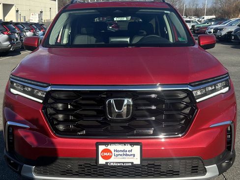 New 2025 Honda Pilot Touring image 8