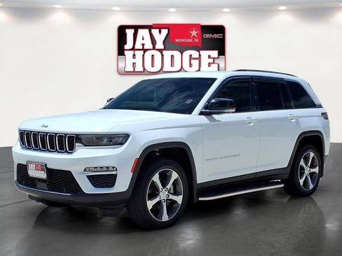 Used 2023 Jeep Grand Cherokee Limited w/ Luxury Tech Group II AWD/4WD image 3