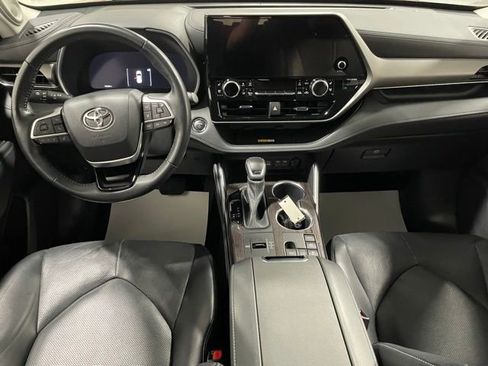 Used 2023 Toyota Highlander Limited image 19