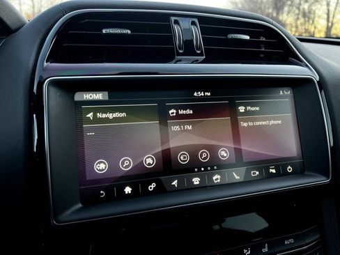 Used 2019 Jaguar F-PACE Prestige image 40