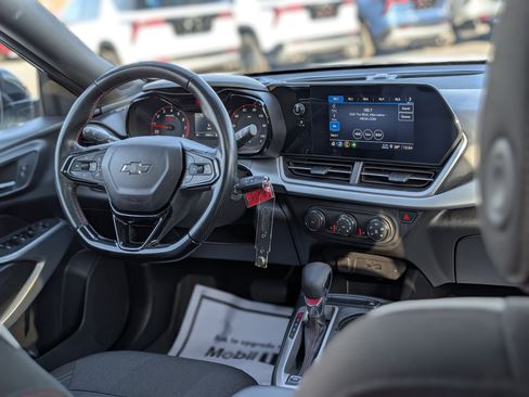 Used 2024 Chevrolet Trax RS w/ Sunroof Package image 16