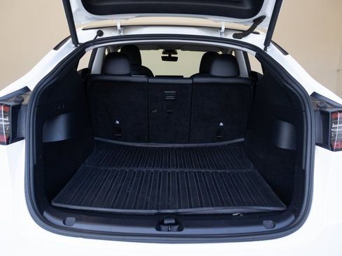 Used 2021 Tesla Model Y Long Range image 12