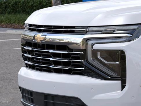 Used 2025 Chevrolet Suburban LT w/ Comfort Package RWD image 13