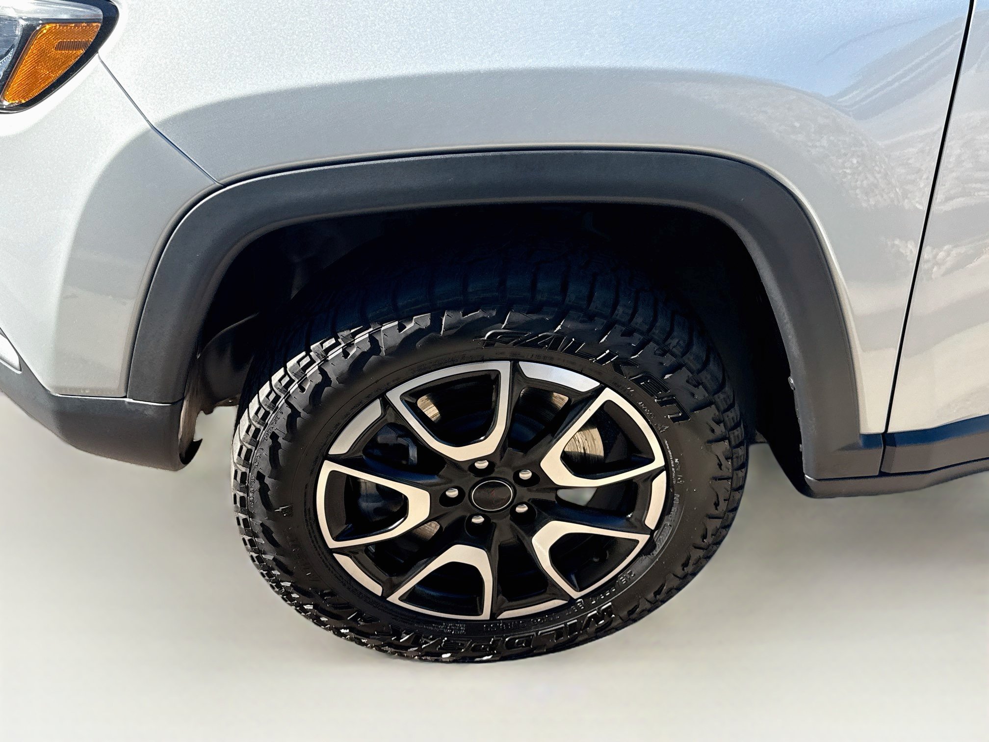 Used 2025 Jeep Compass Trailhawk AWD/4WD image 11