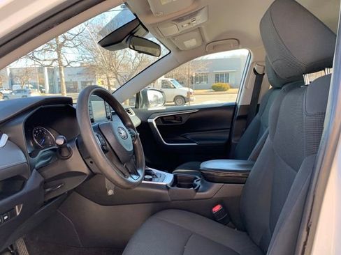 Used 2021 Toyota RAV4 LE image 14