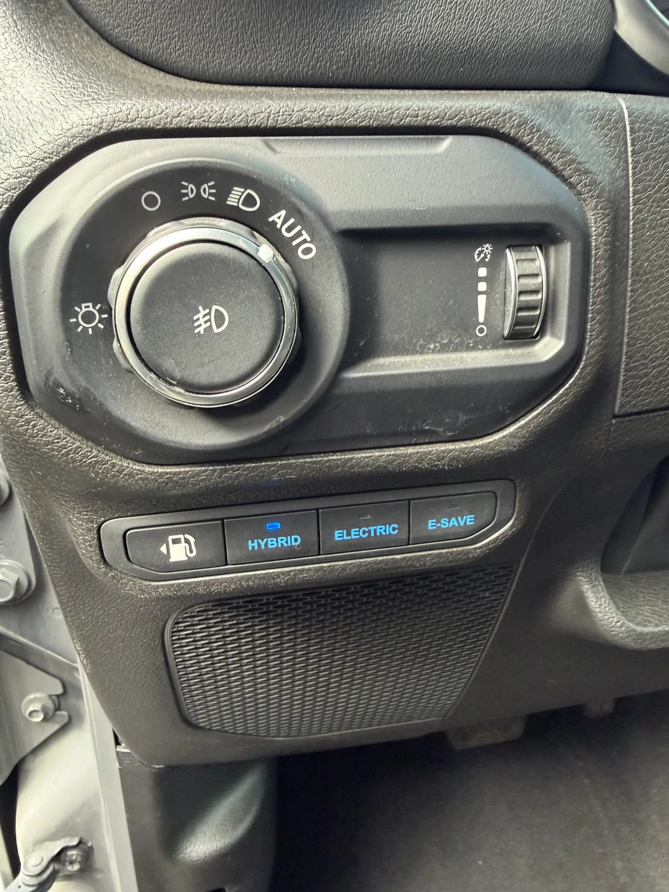 Used 2023 Jeep Wrangler Unlimited Sahara AWD/4WD image 23