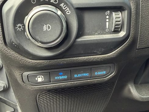 Used 2023 Jeep Wrangler Unlimited Sahara AWD/4WD image 23
