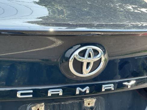 Used 2018 Toyota Camry XSE FWD image 17