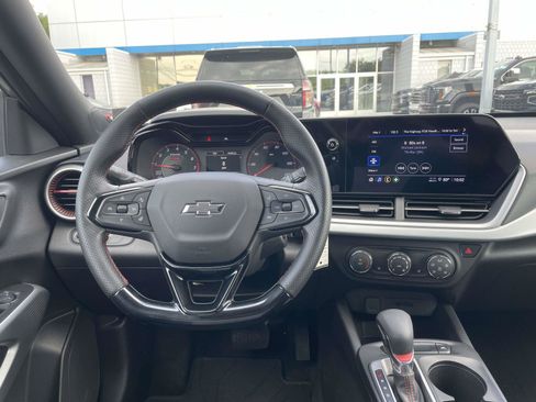 Used 2025 Chevrolet Trax RS w/ Driver Confidence Package FWD image 19