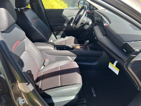 New 2026 Nissan Kicks SR w/ Cold Weather Package image 13