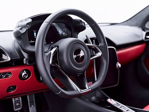 Used 2024 McLaren Artura RWD image 55