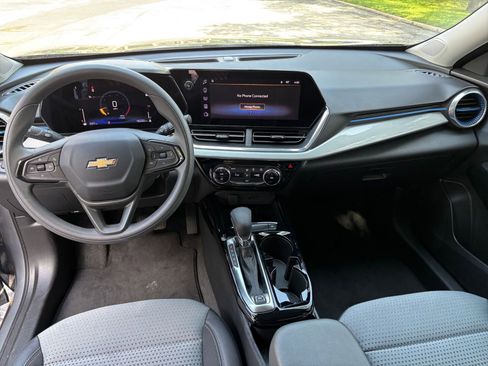 Used 2025 Chevrolet Trax LT FWD image 28