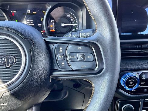Used 2024 Jeep Wrangler Unlimited w/ Convenience Group AWD/4WD image 19