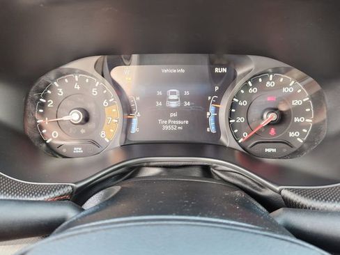 Used 2025 Jeep Compass Trailhawk AWD/4WD image 15
