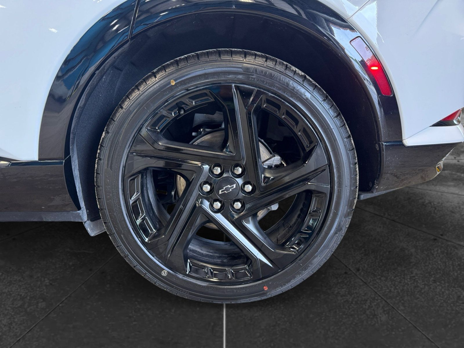 Used 2024 Chevrolet Equinox EV RS FWD image 31