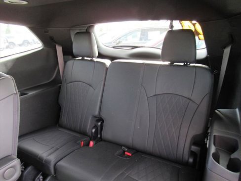 Used 2024 Buick Enclave Avenir w/ Avenir Technology Package image 33